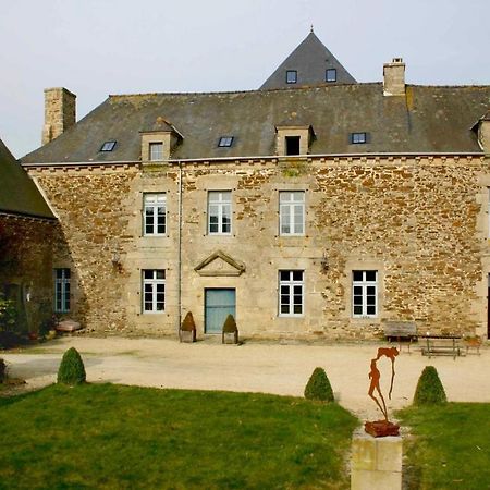 B&B Le Plessix - Manoir Le Plessix Madeuc Corseul Esterno foto